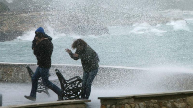 El temporal de viento y lluvia afecta al este del país 