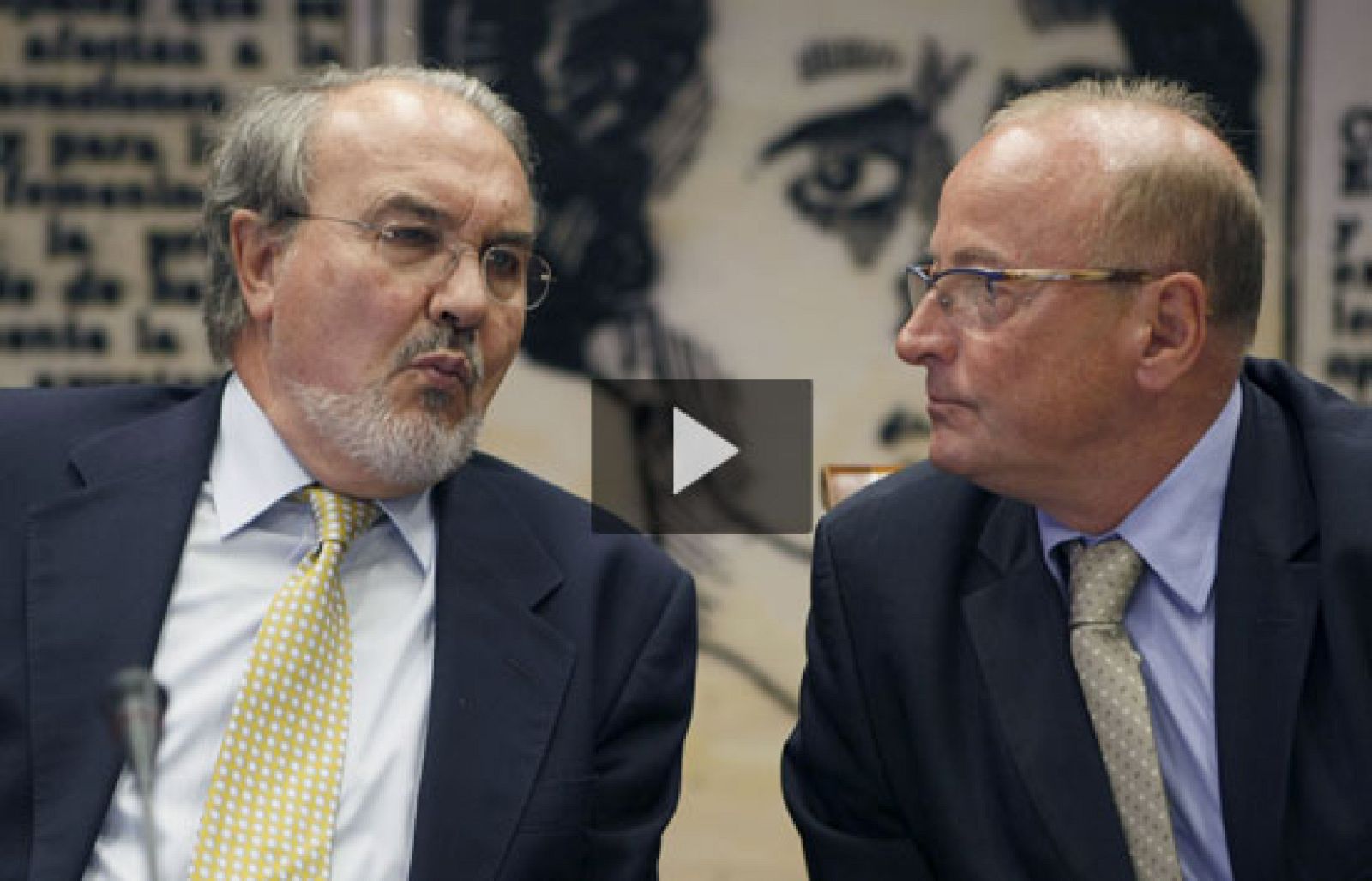 Solbes ha declarado que no es partidario de que el Gobierno ayude a empresas con problemas sino que deberían ser los accionistas los que se responsabilicen de su gestión.