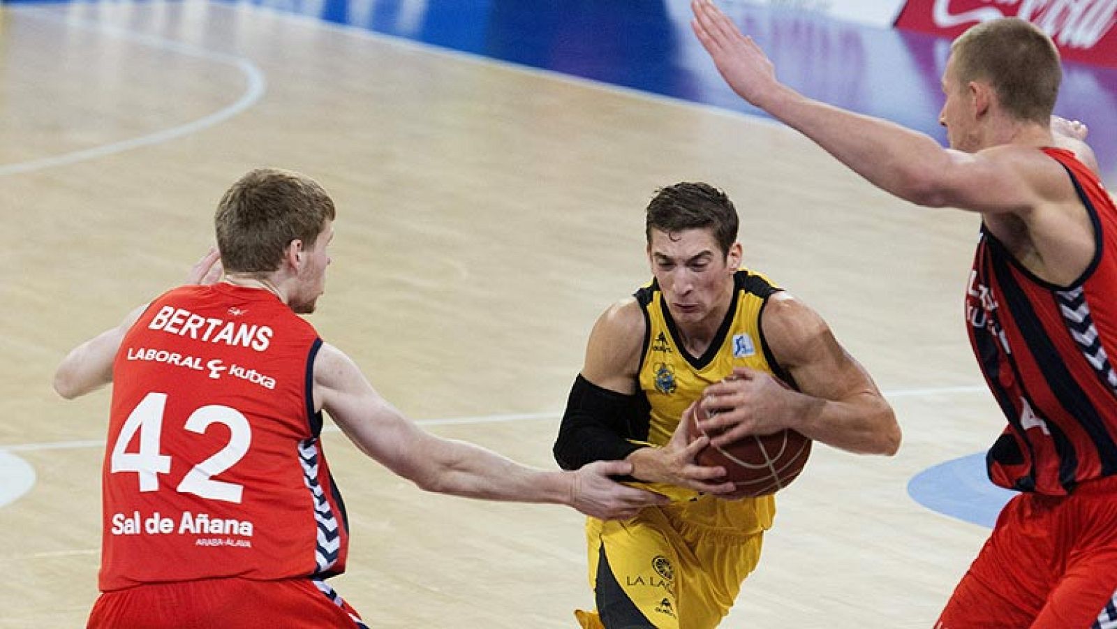 Laboral Kutxa 84 - Iberostar Tenerife 74