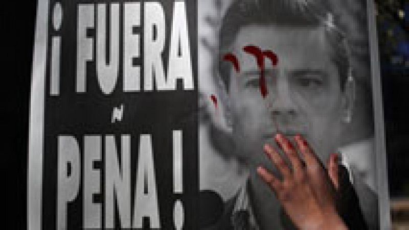 Enrique Peña Nieto cumple dos años como presidente de México en medio una grave crisis política