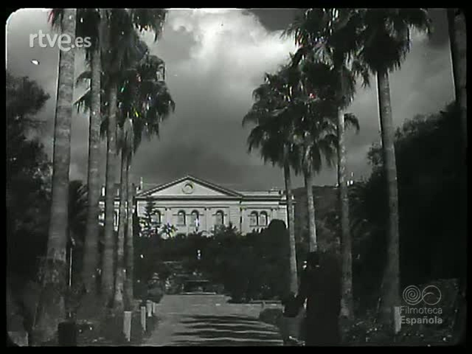 LA INFANCIA QUE SONRIE - Revista Imágenes | Ver