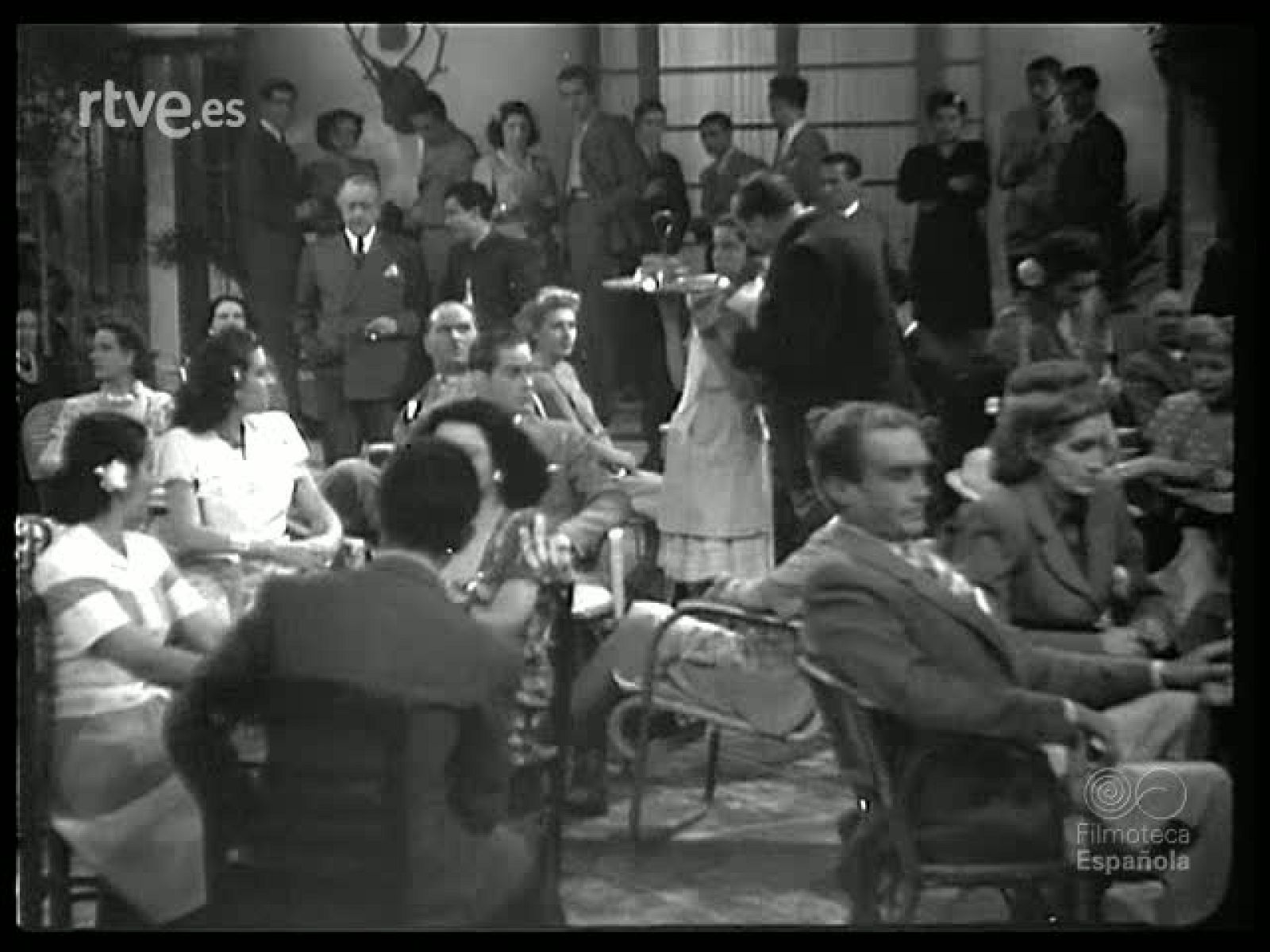 MIENTRAS RUEDAN LAS CAMARAS - Revista Imágenes | Ver