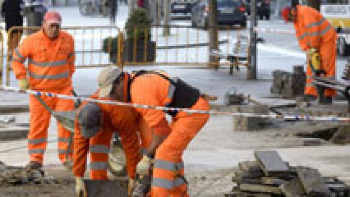 Telediario 1 - El paro baja en 14.700 personas en noviembre