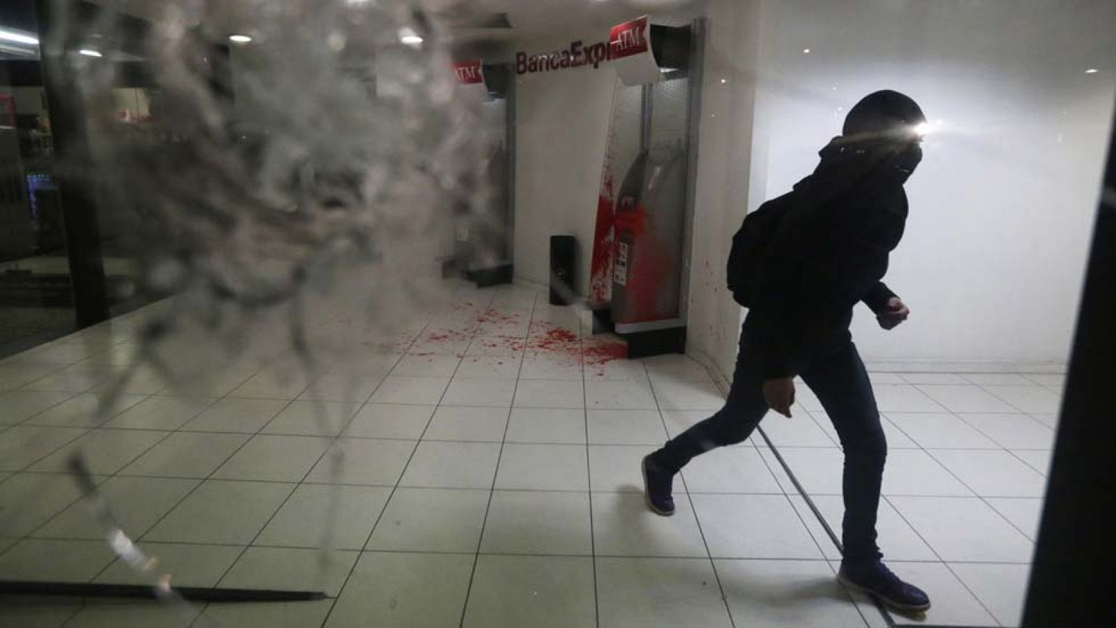 Disturbios en México tras las manifestaciones por los desaparecidos de Iguala | Ver