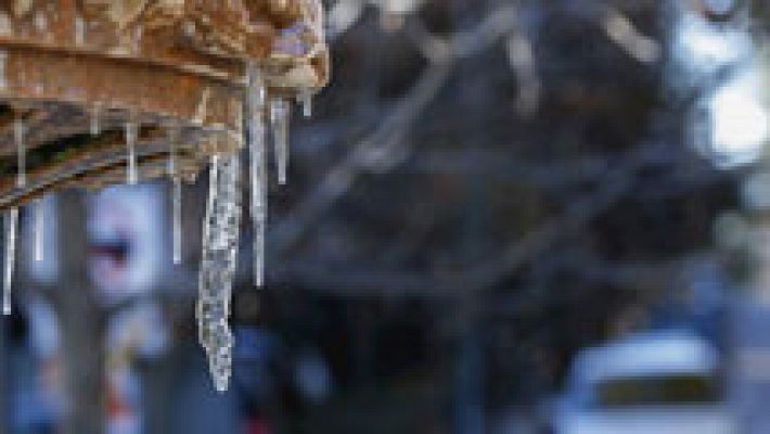 Mañana fuertes chubascos en el Estrecho y vientos en Galicia y el Ampurdán