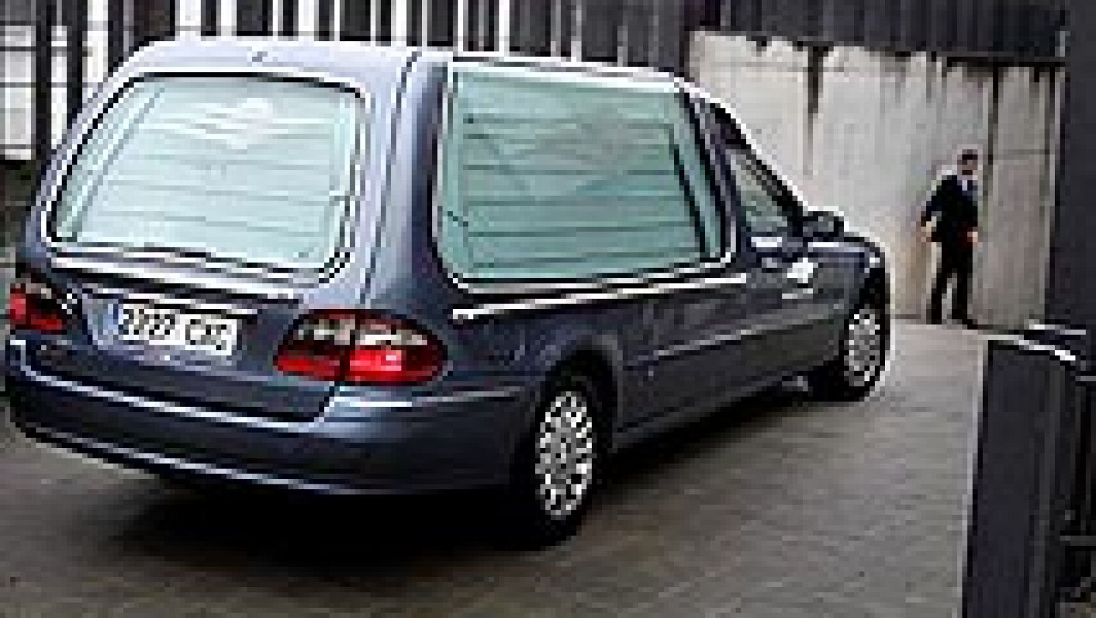 El cadáver de Francisco Javier Romero Taboada, alias 'Jimmy', el aficionado gallego que falleció el domingo en Madrid en una reyerta entre ultras del Deportivo y del Atlético ha llegado a las 17:15 horas al tanatorio de La Coruña, donde le esperaban