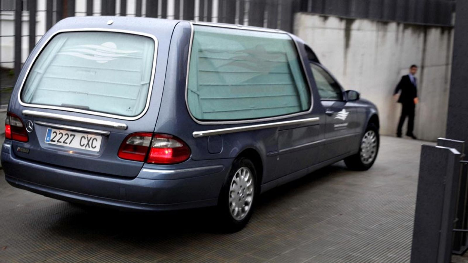 El cadáver de Francisco Javier Romero Taboada, alias 'Jimmy', el aficionado gallego que falleció el domingo en Madrid en una reyerta entre ultras del Deportivo y del Atlético ha llegado a las 17:15 horas al tanatorio de La Coruña, donde le esperaban 