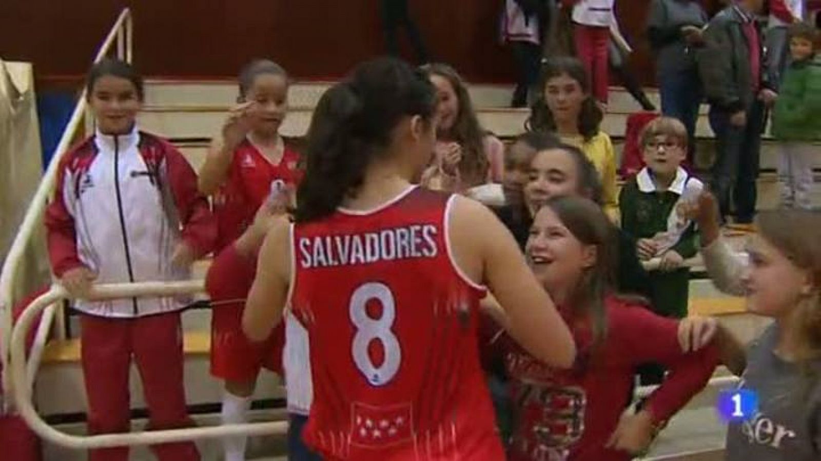 Telediario 1: Ángela Salvadores, la perla del baloncesto femenino español | RTVE Play