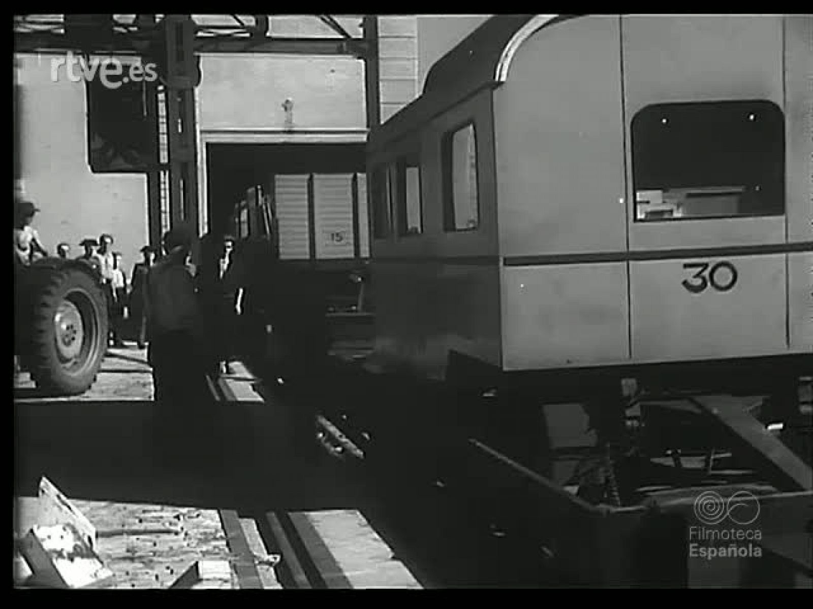 DENTRO Y FUERA DE LA PISTA - Revista Imágenes | Ver