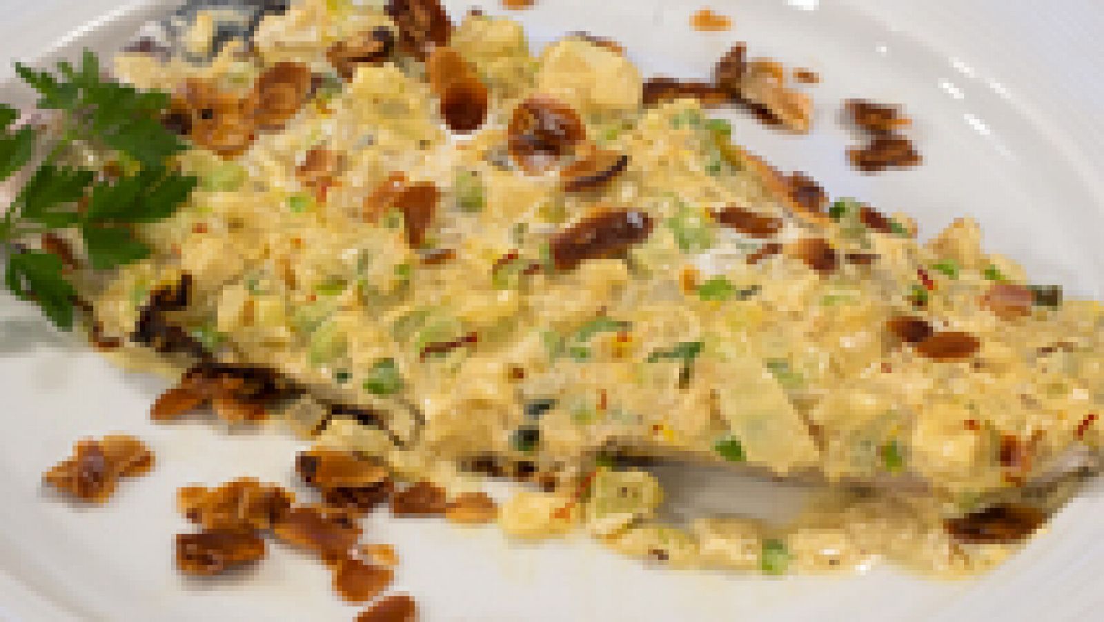 Lubina con salsa de hinojo y azafrán