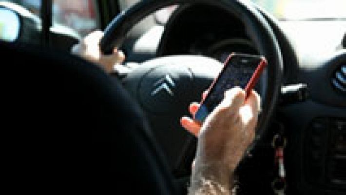 Usar el móvil al conducir