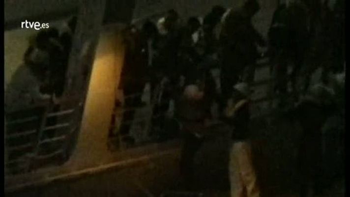  - Un vídeo muestra al capitán Schettino esperando un bote