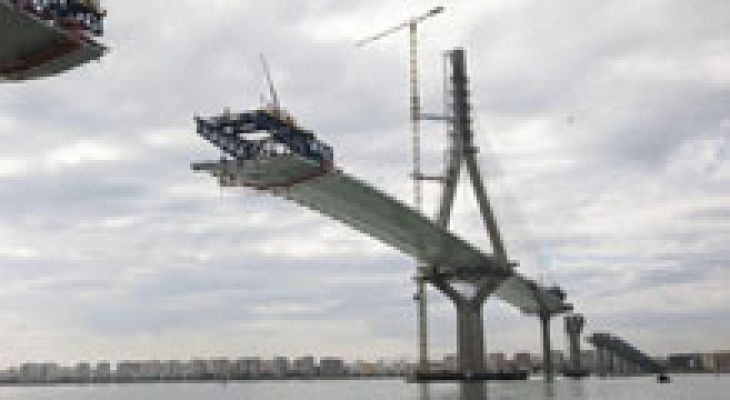 Telediario 1 - El nuevo puente de Cádiz, completado al 85%
