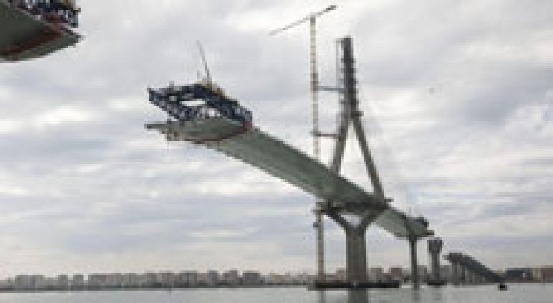 El nuevo puente de Cádiz, completado al 85%