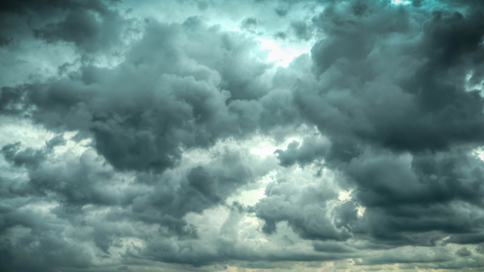 Nuboso con precipitaciones en el norte de Galicia y Cantábrico