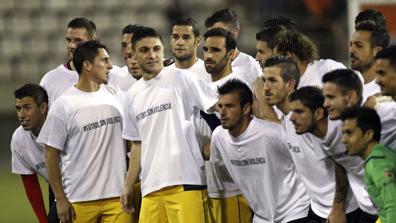 Tras los graves incidentes previos al partido de Liga entre Atlético y Dépor, que acabó con la muerte de un aficionado, los rojiblancos regresaron a la normalidad con el partido de Copa del Rey ante el modesto L'Hospitalet, al que ganaron con los suplentes por 0-3.