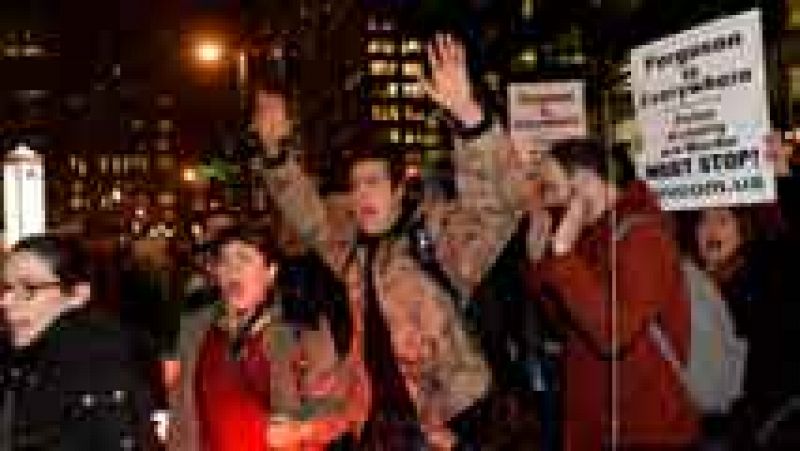 La muerte de Eric Garner vuelve a sacar a miles de personas a la calle