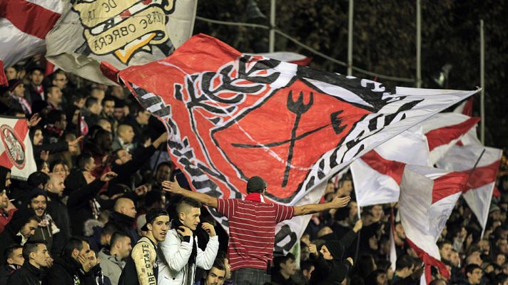 Telediario 1 - Los 'Bukaneros' del Rayo recordaron en el partido de Copa al hincha fallecido