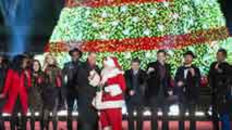 Tradicional encendido de las luces navideñas frente a la Casa Blanca