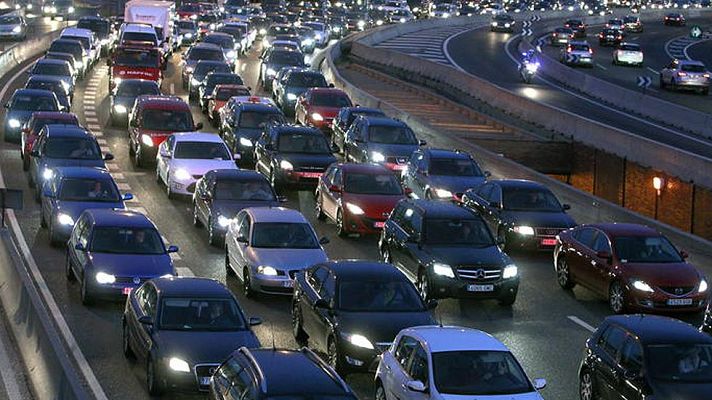 Atascos en las salidas de Madrid en el puente