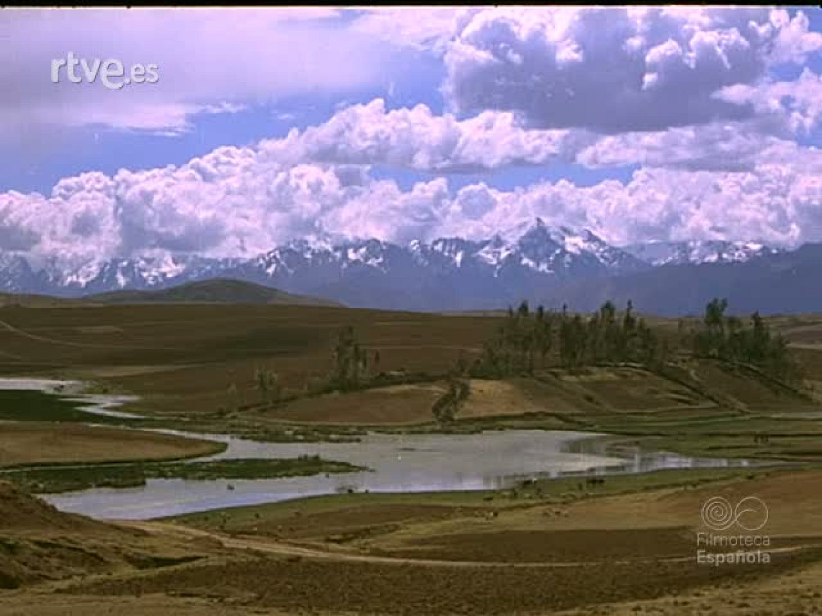 CHINCHERO UN PUEBLO DE LOS ANDES - Documentales Color | Ver