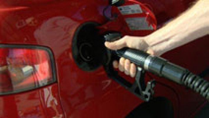¿Por qué el precio de la gasolina no ha caído tanto?