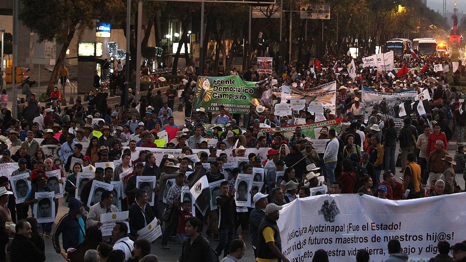 Telediario matinal fin de semana en cuatro minutos 07/12/2014