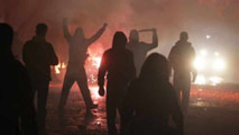 Noche de enfrentamientos entre manifestantes y policía en Atenas
