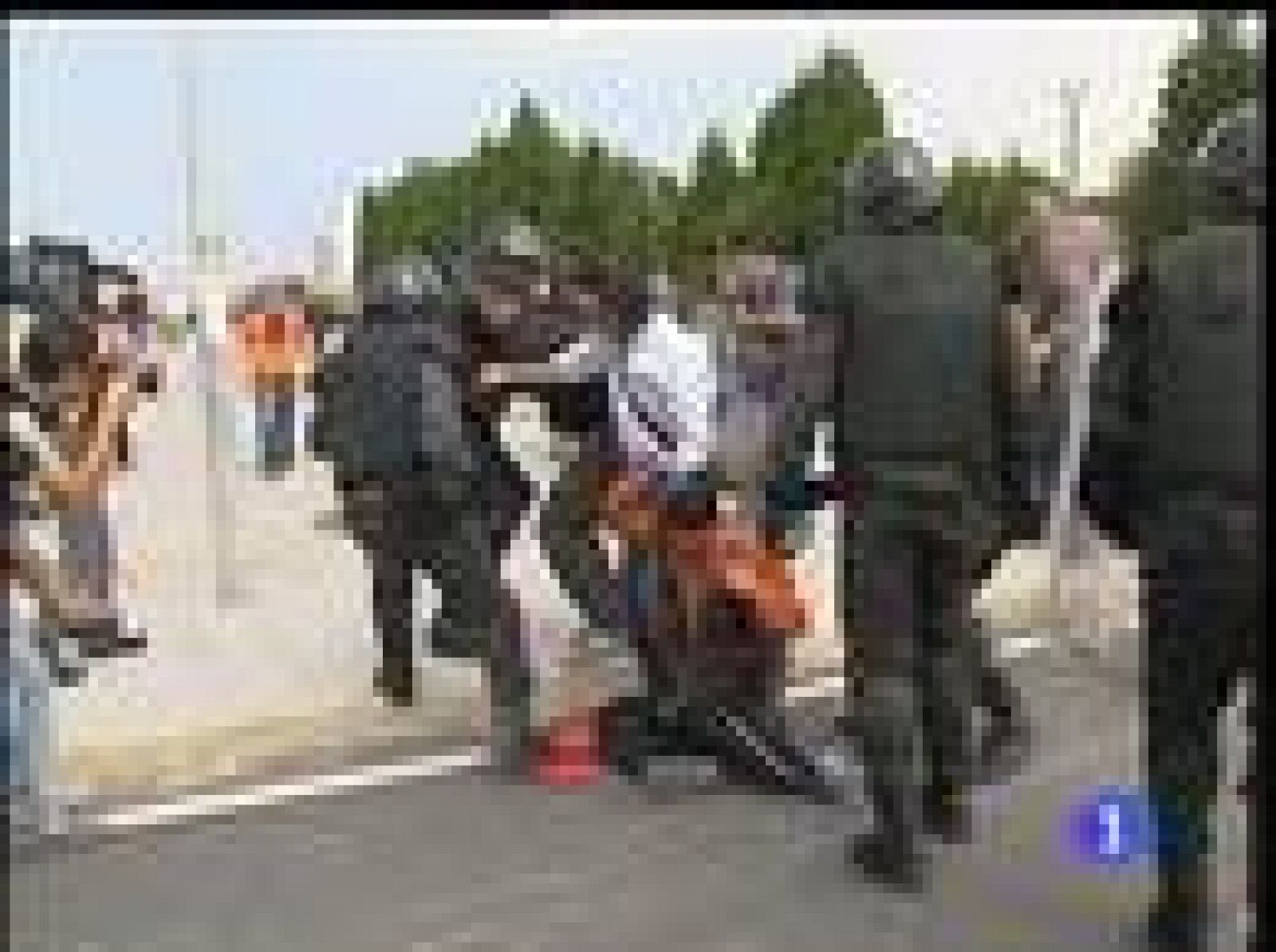 Enfrentamientos entre los mejilloneros y la Guardia Civil en Vilanova de Arousa | Ver