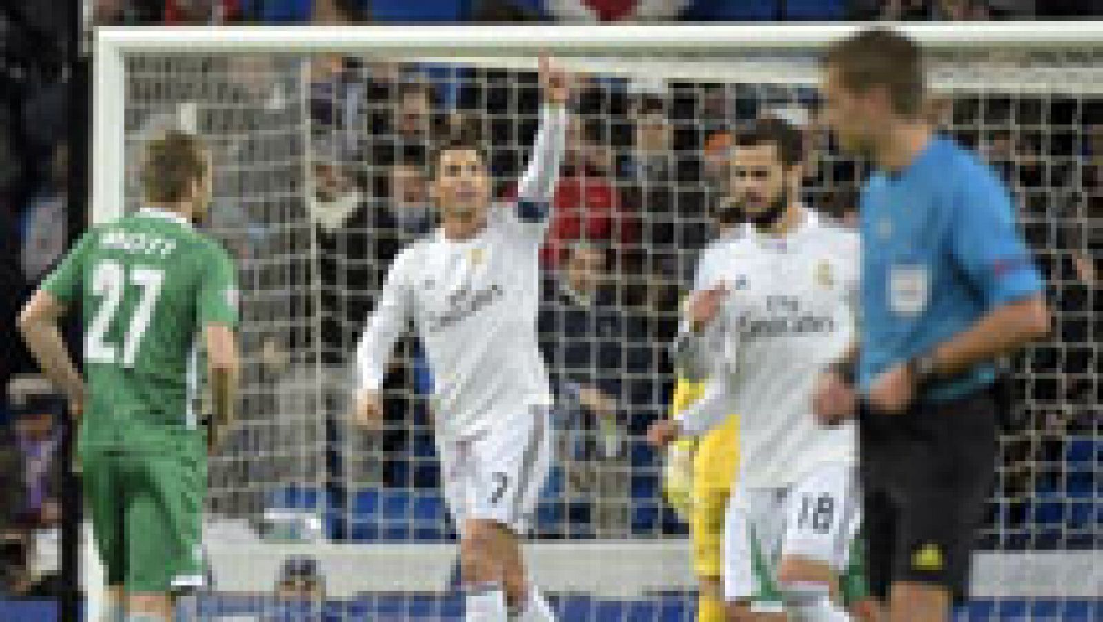 El delantero portugués del Real Madrid Cristiano Ronaldo ha adelantado de penalti al Real Madrid (1-0) ante el Ludogorets, en el minuto 20 de juego. El penalti lo provocó una mano de Marcelinho dentro del área del equipo búlgaro.