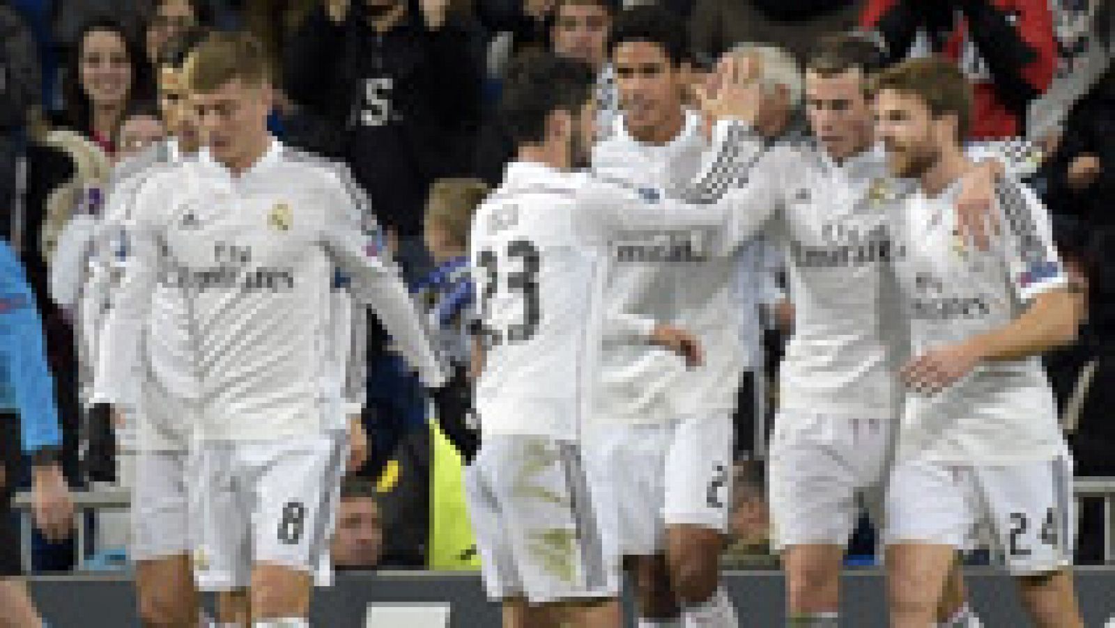 El jugador galés del Real Madrid Gareth Bale ha marcado el 2-0 ante el Ludogorets con un cabezazo tras saque de córner.
