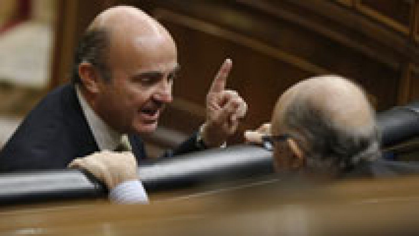 Informativo 24h: Guindos: el Gobierno anterior forzó voluntades por Bankia | RTVE Play