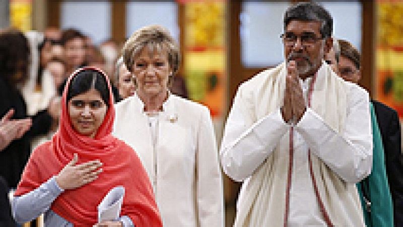 Satyarthi y la joven Malala reciben el Nobel de la Paz
