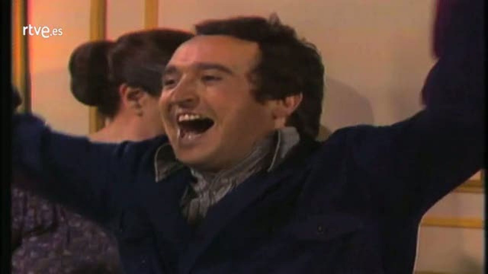 Sonrisas por Navidad: 15- Travolta (Esteso)  | RTVE Play