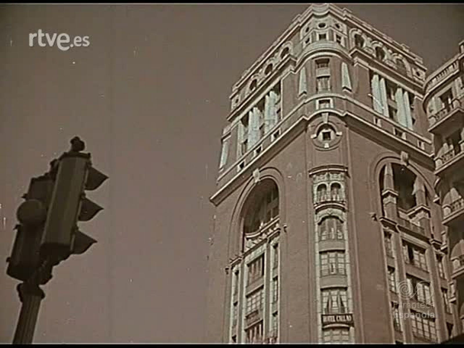 MADRID VALENCIA FALLERA Y EL DESFILE DE LA VICTORIA - Documentales Color | Ver