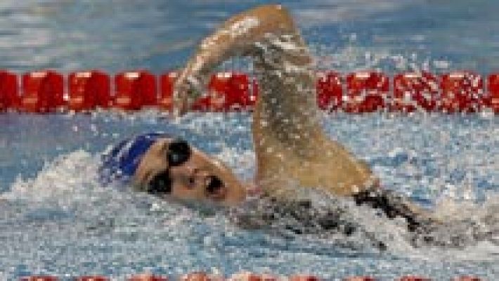 Mireia Belmonte bate el récord mundial de 1.500 metros