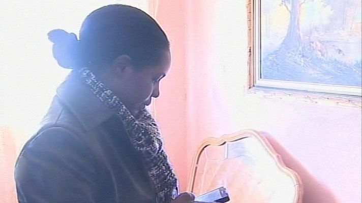 Telediario 1 - Paralizan el desahucio de una víctima de violencia de género