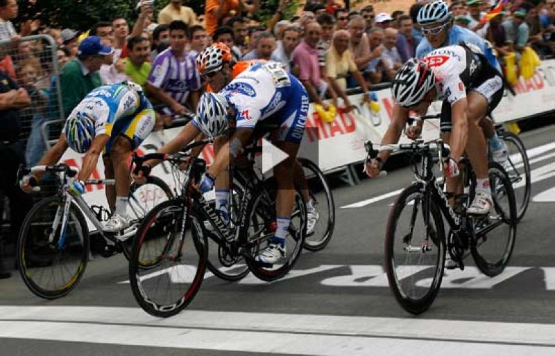 El belga Weylandt, del Quick Step, se ha ganado la decimoséptima etapa de la Vuelta, que ha discurrido sobre 148 kilómetros entre Zamora y Valladolid.