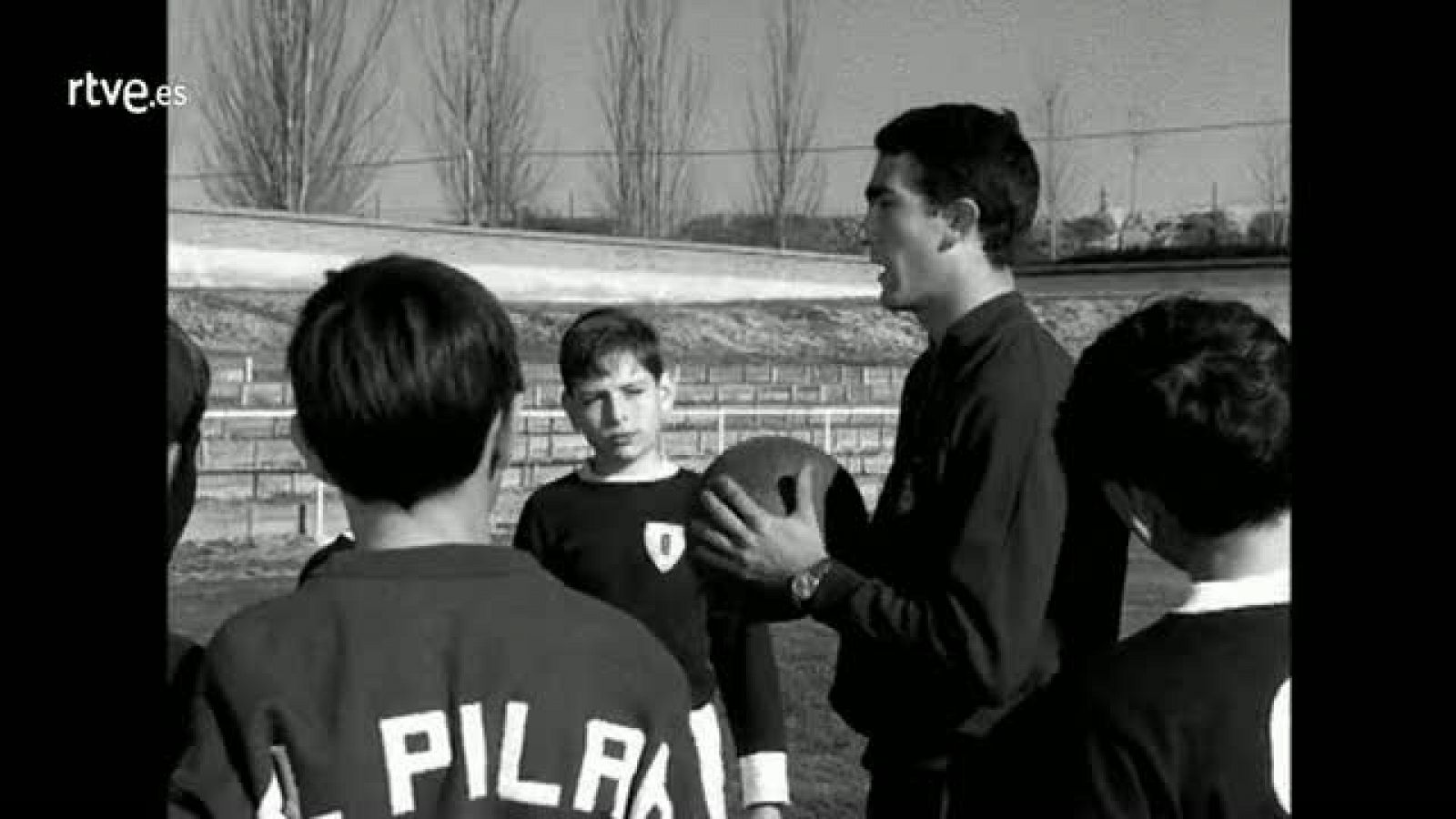 Conexion Vintage: ¿Cómo hay que golpear la pelota con la cabeza?