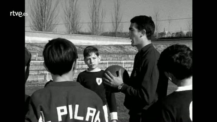 ¿Cómo hay que golpear la pelota con la cabeza?