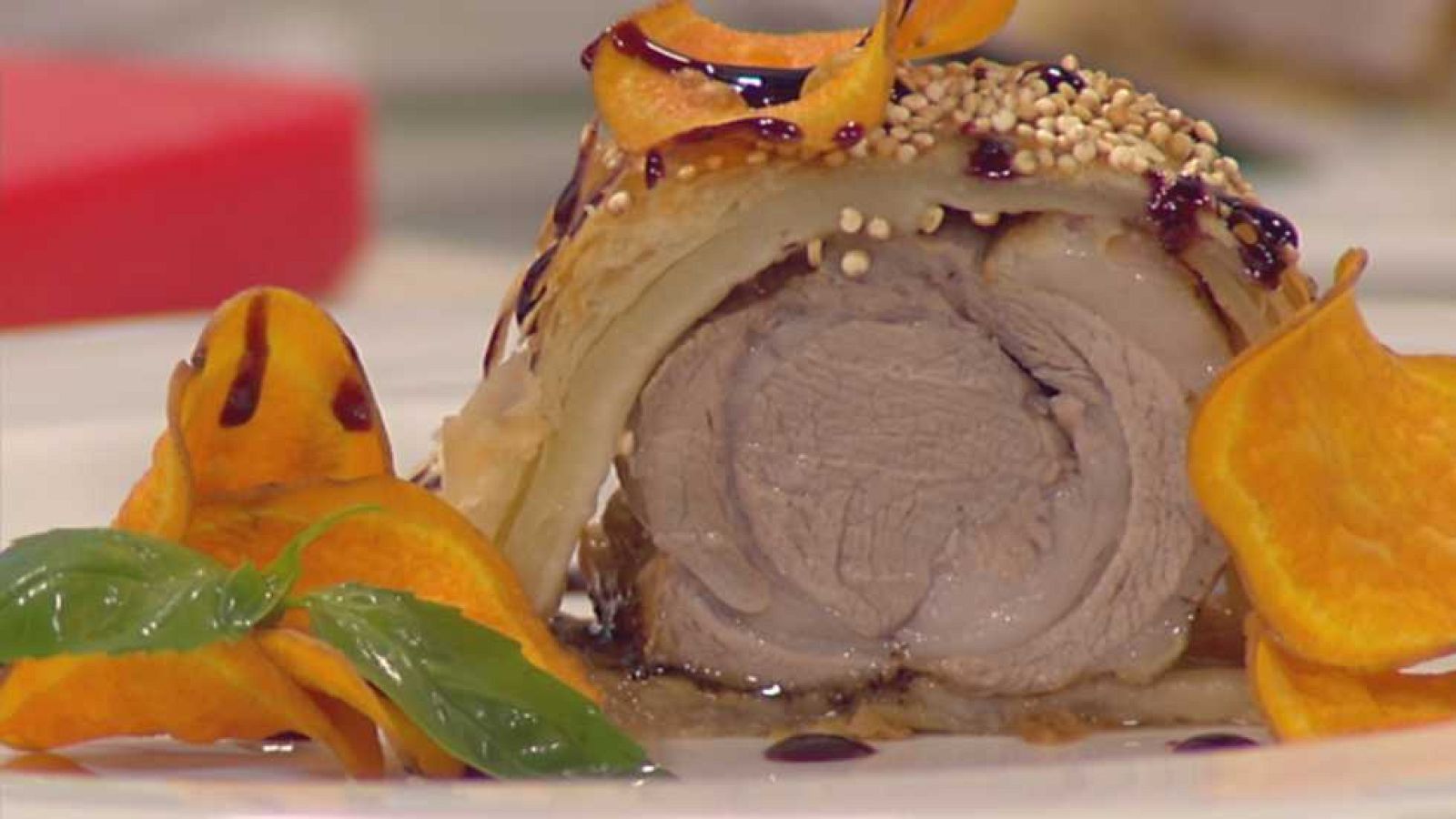  Cocina con Sergio - Lomo de cordero hojaldrado con quinoa y arándanos - ver ahora