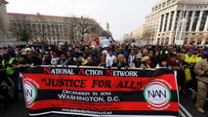 Miles de personas se manifiestan en Washington en contra de los abusos policiales racistas