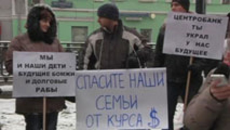 Los rusos adelantan las compras de Navidad con el rublo por los suelos