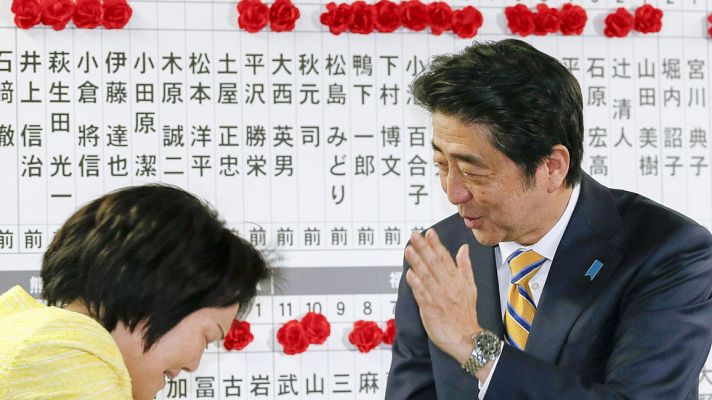 Telediario 1 - Victoria por amplia mayoría de Shinzo Abe