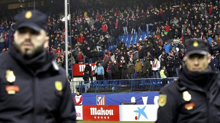 Telediario 1 - Tranquilidad en los aledaños del Calderón y silencio en el Fondo Sur