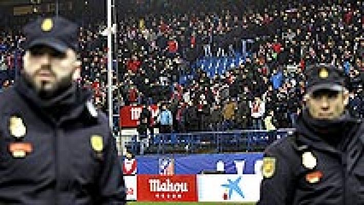 Telediario 1 - Tranquilidad en los aledaños del Calderón y silencio en el Fondo Sur