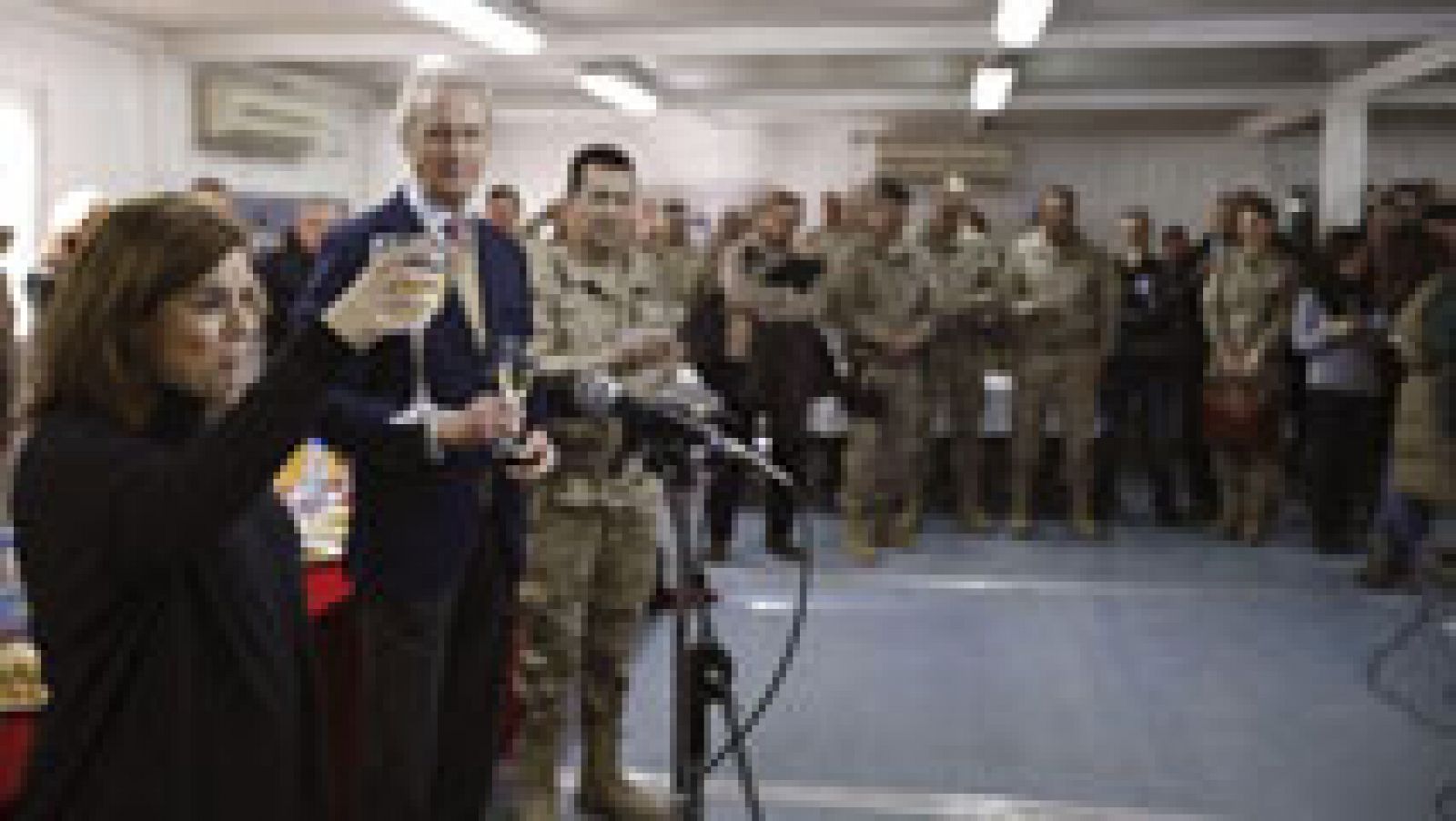 Telediario 1: La vicepresidenta visita a las tropas en Afganistán | RTVE Play