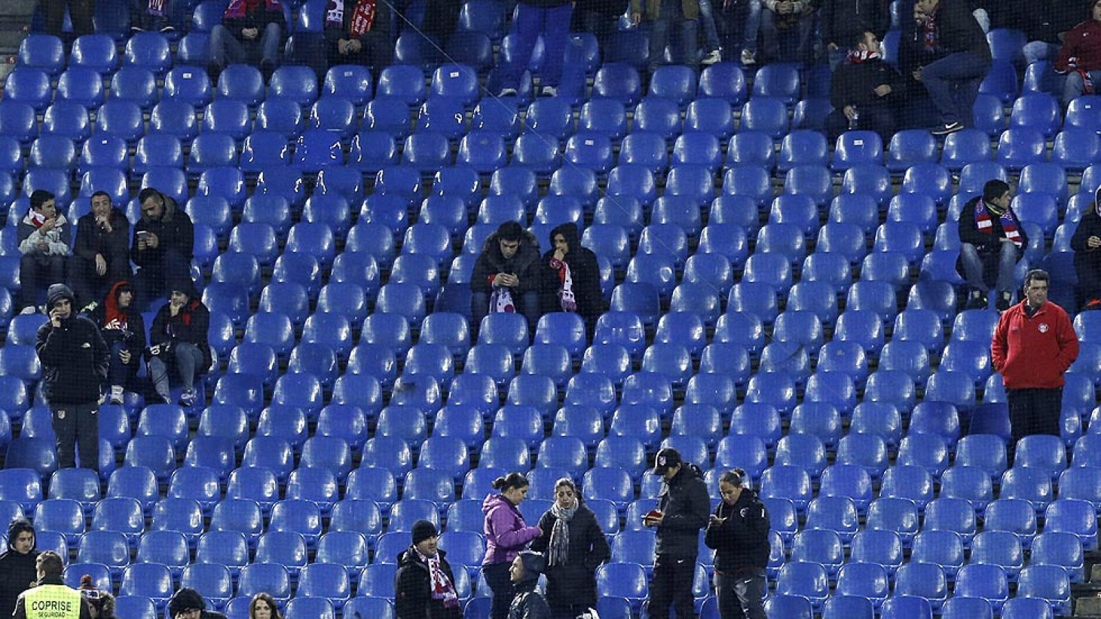 Ambiente raro en un Calderón sin el apoyo del Frente