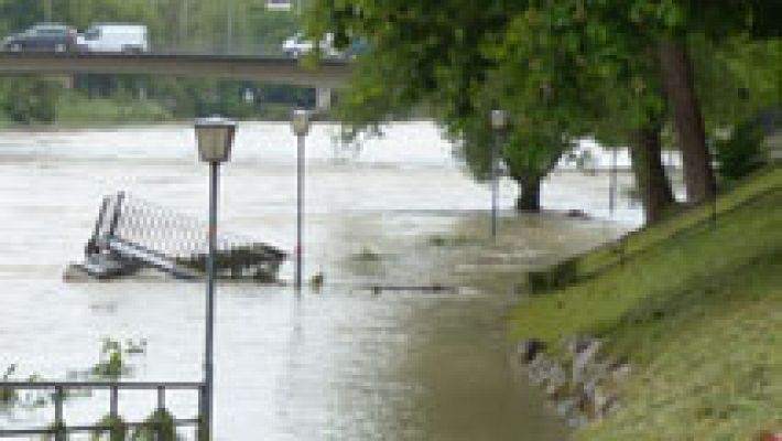 Una tromba de agua deja atrapados a decenas de conductores