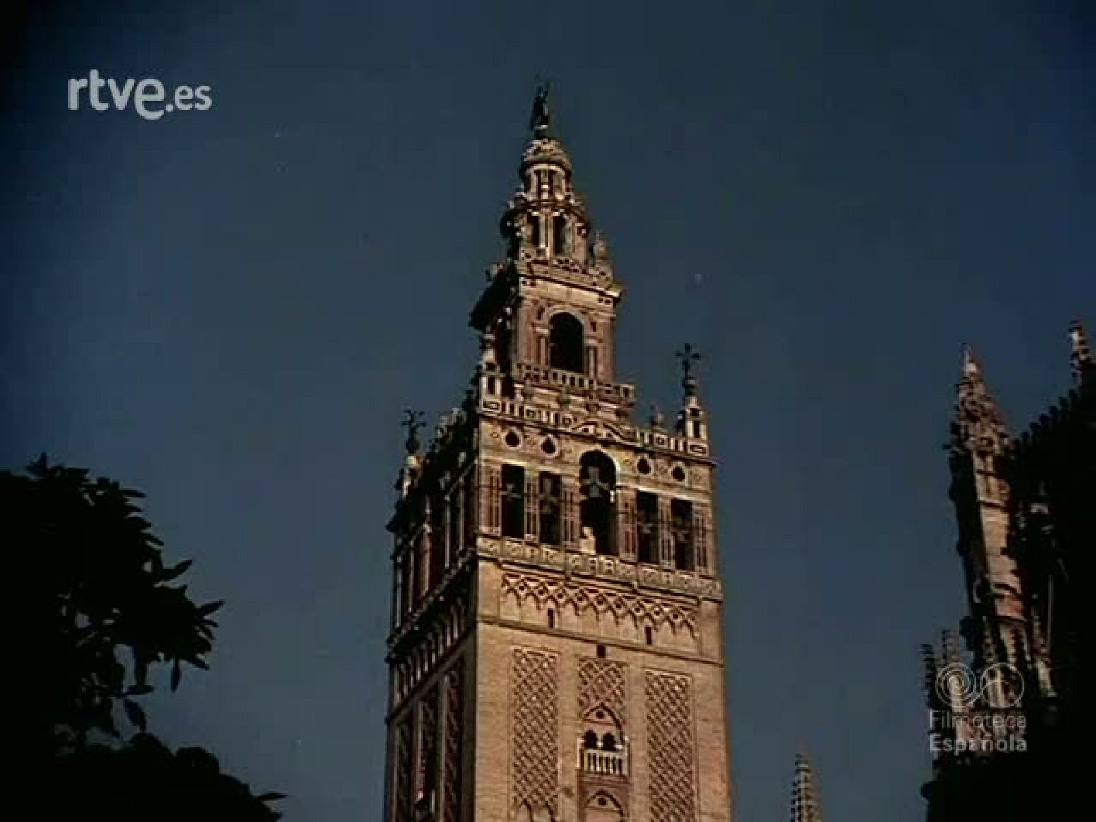 SEVILLA PENITENTE - Documentales Color | Ver